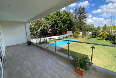 5 Bed House with En Suite in Runda - 4