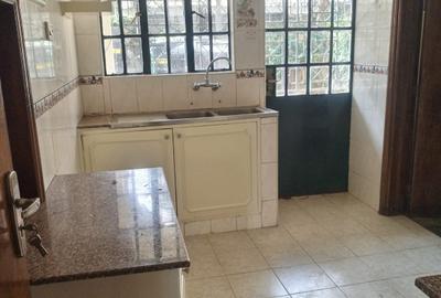 2 Bed Apartment with En Suite in Lavington