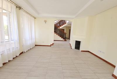 4 Bed House with En Suite in Runda