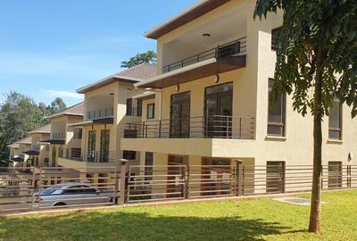 5 Bed Townhouse with En Suite in Lavington