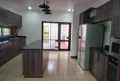 4 Bed Townhouse with Swimming Pool at Few Minutes Drive To Gigiri And Roslyn Academy - 4