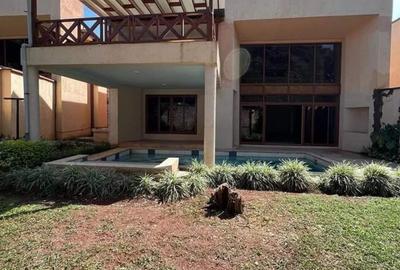 5 Bed Townhouse with En Suite in Lavington