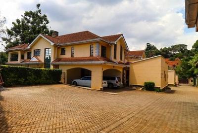 4 Bed House with En Suite in Lavington