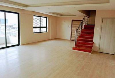 5 Bed Apartment with En Suite at Parklands Avenue.