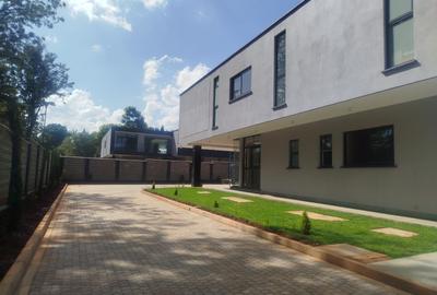5 Bed House with En Suite in Nyari - 2