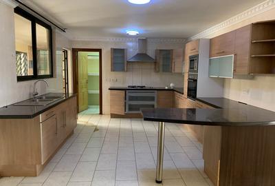 3 Bed Apartment with En Suite in Lavington