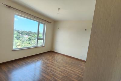 4 Bed Apartment with En Suite at Parklands - 2