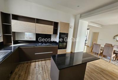 3 Bed Apartment with En Suite in Riverside