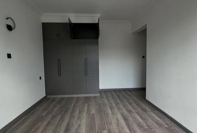 4 Bed Apartment with En Suite at Valley Arcade - 2