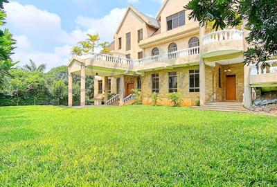 6 Bed House with En Suite in Ridgeways