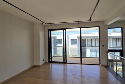 5 Bed Townhouse with En Suite at Lavington Green - 3