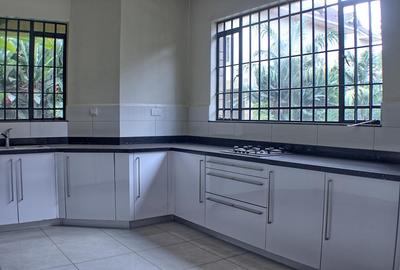 5 Bed Townhouse with En Suite at Off Convent Drive