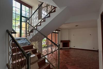 4 Bed Townhouse with En Suite in Kileleshwa - 4