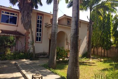 8 Bed Villa with En Suite in Nyali Area