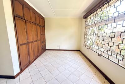 5 Bed Townhouse with En Suite in Lavington - 4