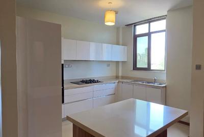 3 Bed Apartment with En Suite at Parklands - 4
