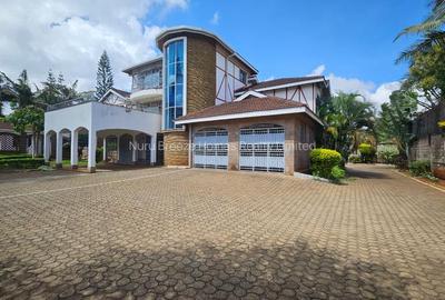 5 Bed House with En Suite in Runda