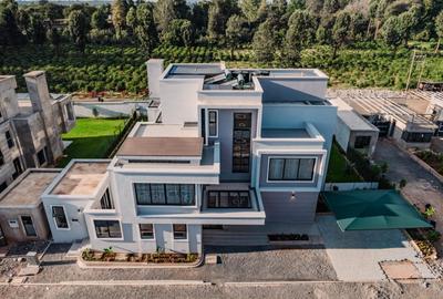 5 Bed Townhouse with En Suite in Runda - 2