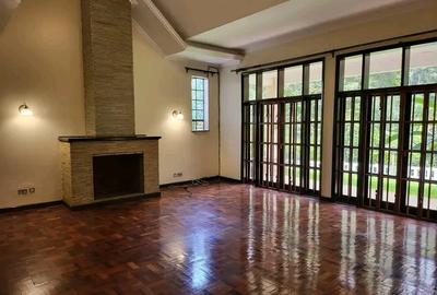 4 Bed House with En Suite in Rosslyn - 4