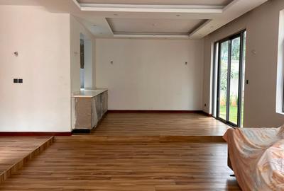 6 Bed Townhouse with Garden in Lavington