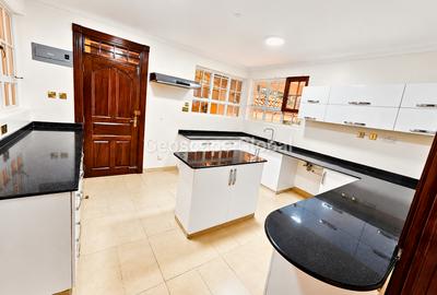4 Bed Townhouse with En Suite in Kyuna - 3