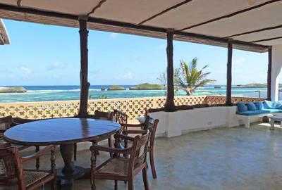 5 Bed Villa with En Suite at Paparemo - 3