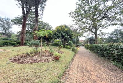 4 Bed House with En Suite at Rosslyn - 2