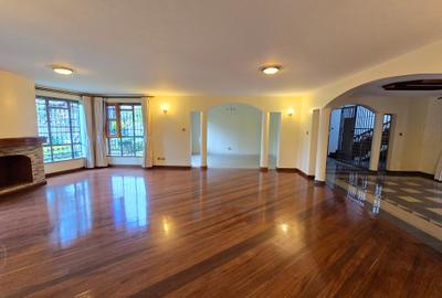 6 Bed House with En Suite in Runda - 4