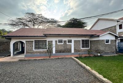 4 Bed House with En Suite at Karen End - 2