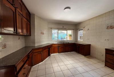 4 Bed Townhouse with En Suite in Spring Valley - 3