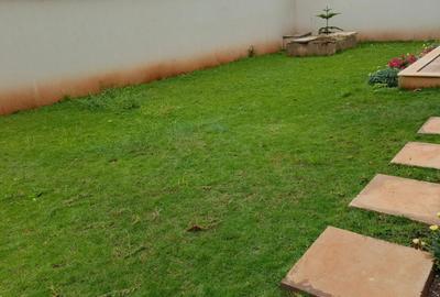 5 Bed Townhouse with En Suite in Lavington - 3