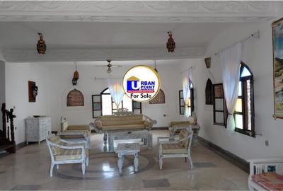 8 Bed House with En Suite in Watamu - 2