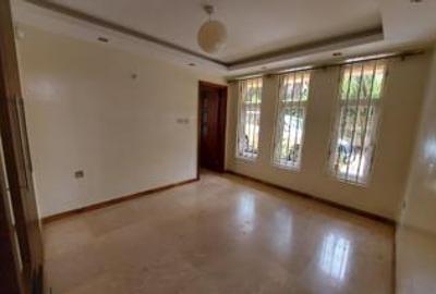5 Bed Townhouse with En Suite at Convent Drive - 3