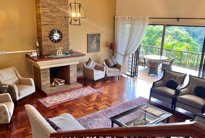 5 Bed Villa with En Suite in Lake View - 2