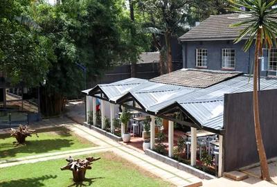 2,900 ft² Commercial Property with Service Charge Included in Lavington - 2