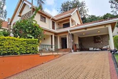 4 Bed Townhouse with En Suite at Off James Gichuru Road