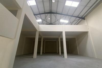 8,700 ft² Warehouse with Parking in Ruaraka