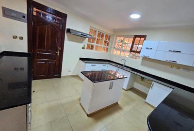 4 Bed Townhouse with En Suite in Spring Valley - 4