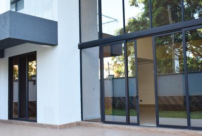 8 Bed Apartment with En Suite in Spring Valley - 3