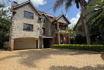 5 Bed Townhouse with En Suite in Lavington