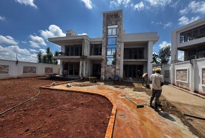 5 Bed House with En Suite in Runda