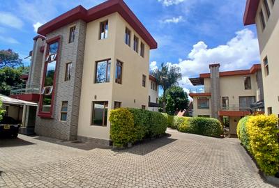 5 Bed Townhouse with En Suite at Lavington Green - 4