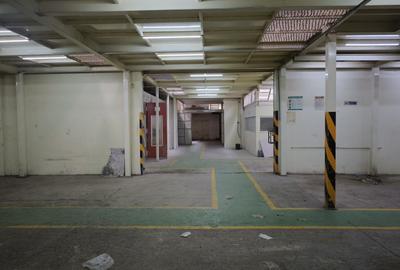 27,625 ft² Warehouse with Service Charge Included in Industrial Area