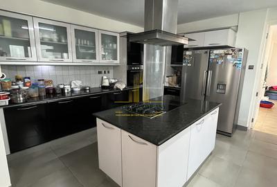 4 Bed Apartment with En Suite in Riverside