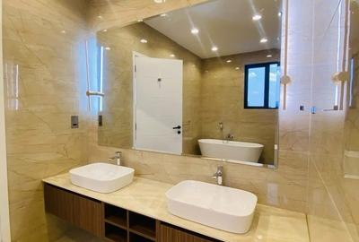 5 Bed Townhouse with En Suite at Lavington Green - 3