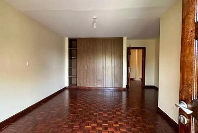4 Bed Apartment with En Suite at Riverside Drive - 3