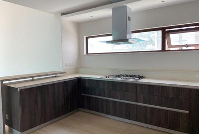 4 Bed Villa in Lavington
