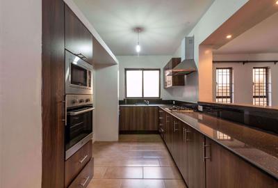 3 Bed Apartment with En Suite in Kileleshwa