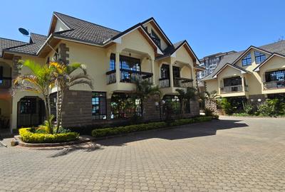 5 Bed Townhouse with En Suite at Lavington Road - 2