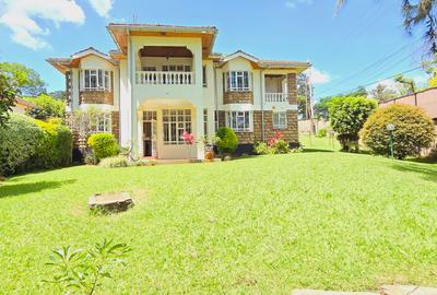 5 Bed Villa with En Suite at Off Mugumo Road